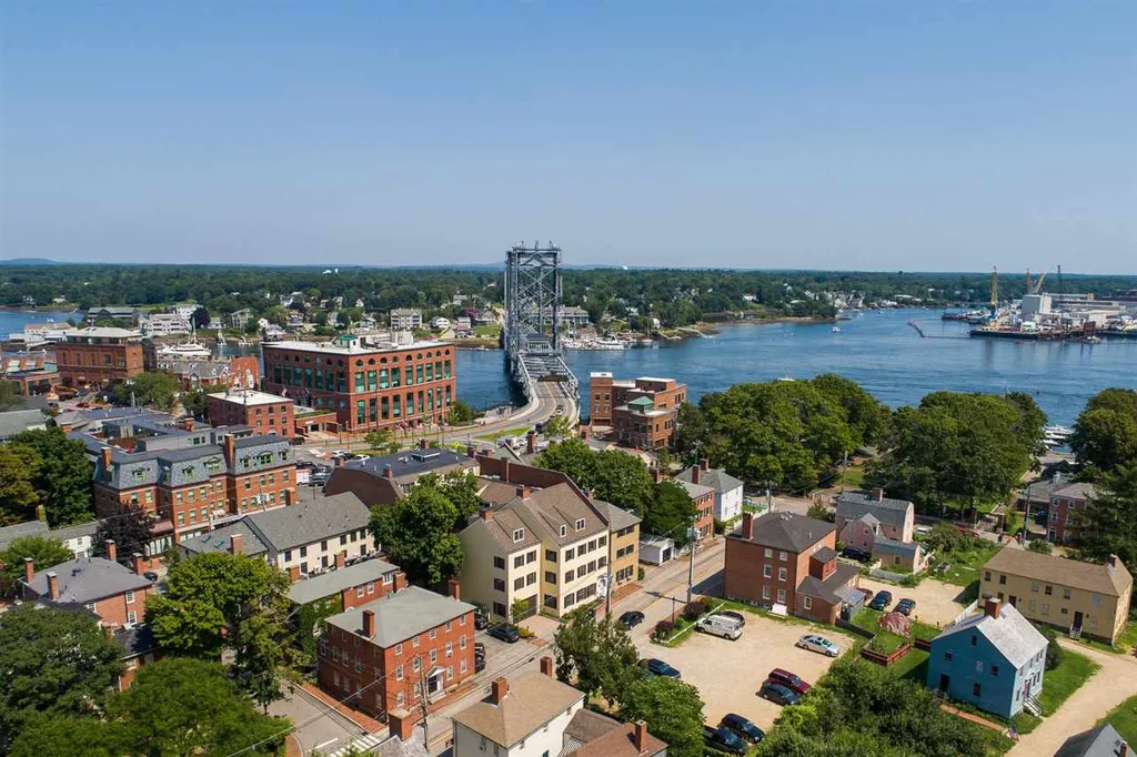 449 Court Street Portsmouth NH 03801