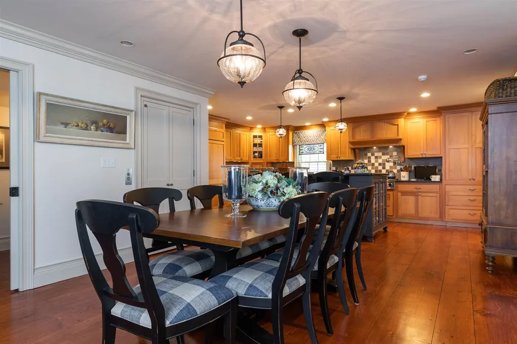 449 Court Street Portsmouth NH 03801