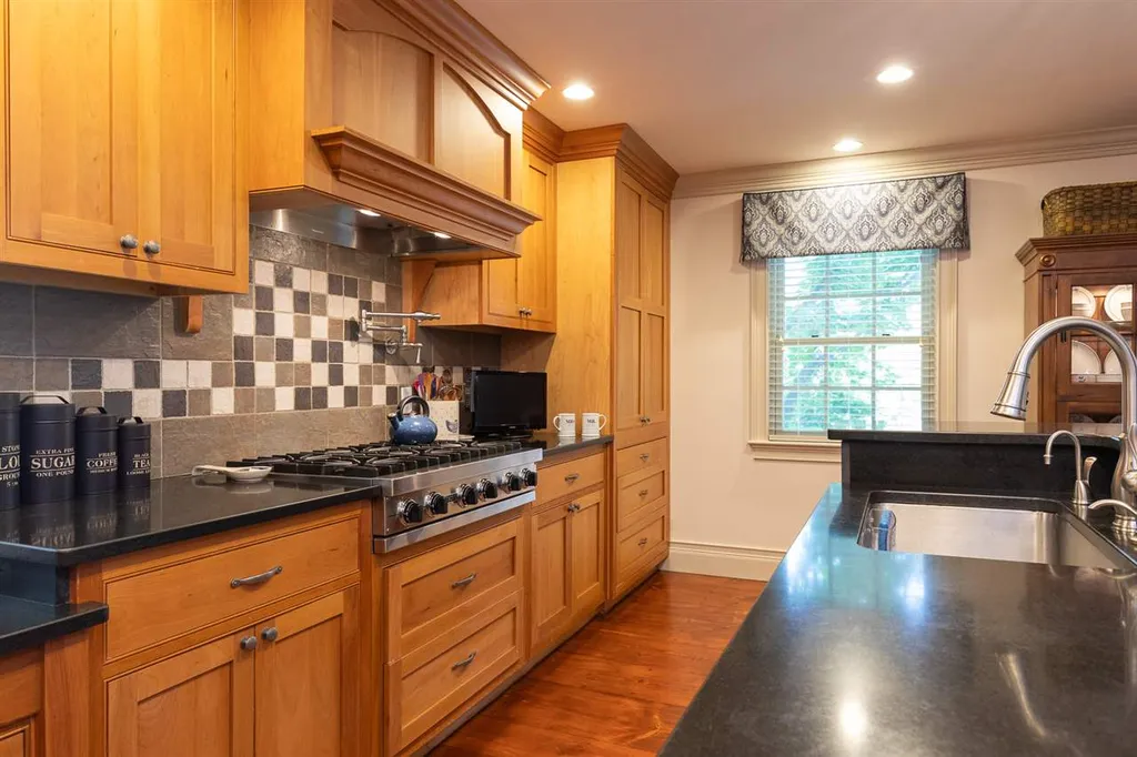 449 Court Street Portsmouth NH 03801