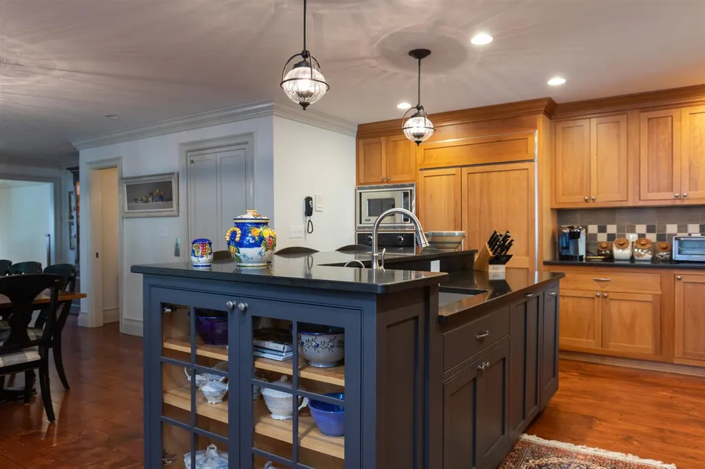 449 Court Street Portsmouth NH 03801