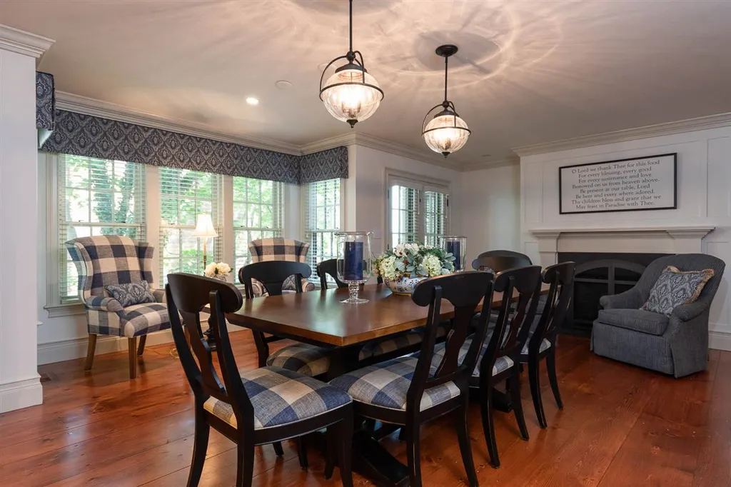 449 Court Street Portsmouth NH 03801
