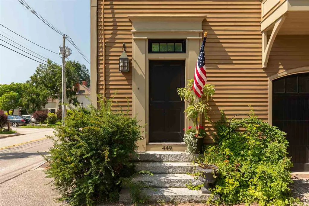 449 Court Street Portsmouth NH 03801