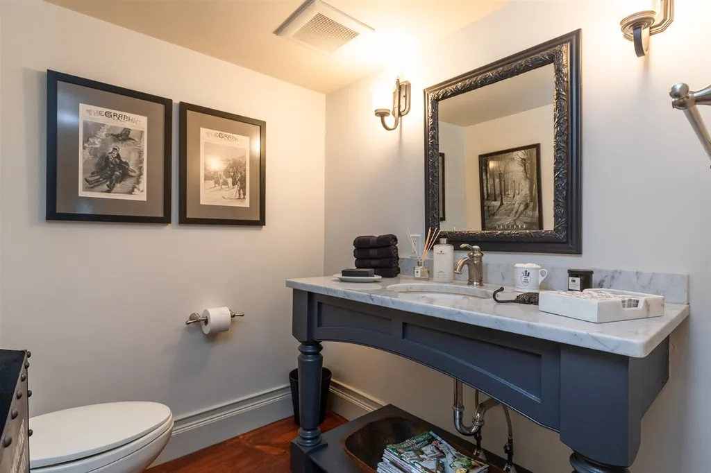 449 Court Street Portsmouth NH 03801