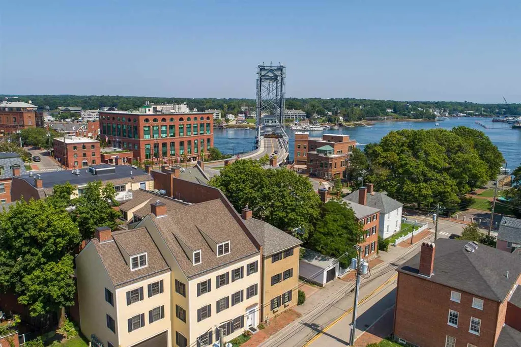 449 Court Street Portsmouth NH 03801