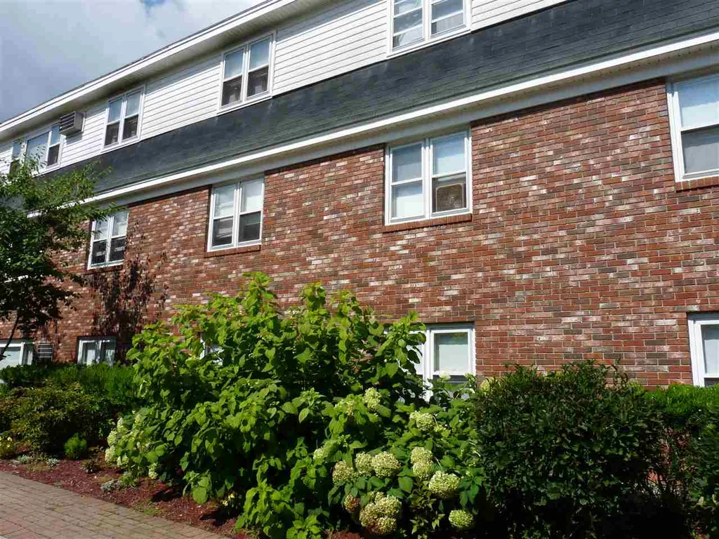 73 East Broadway Street Derry NH 03038