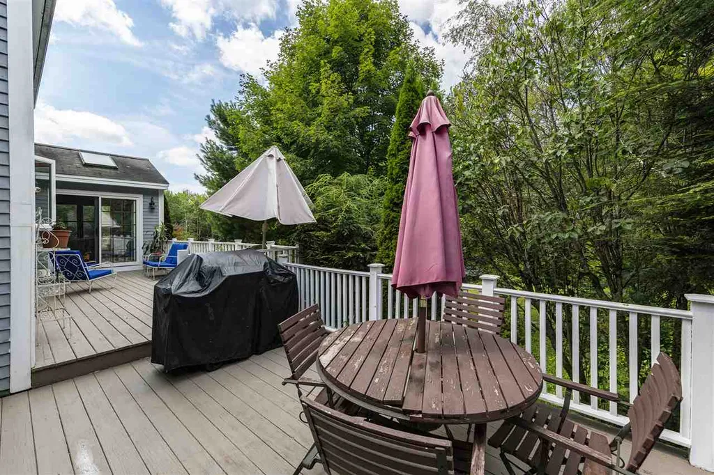 226 Quail Run New London NH 03257