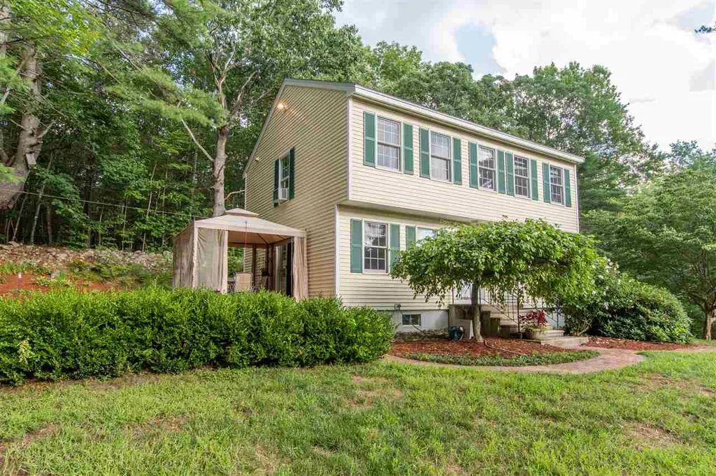 17 Stephanie Road Dunbarton NH 03046