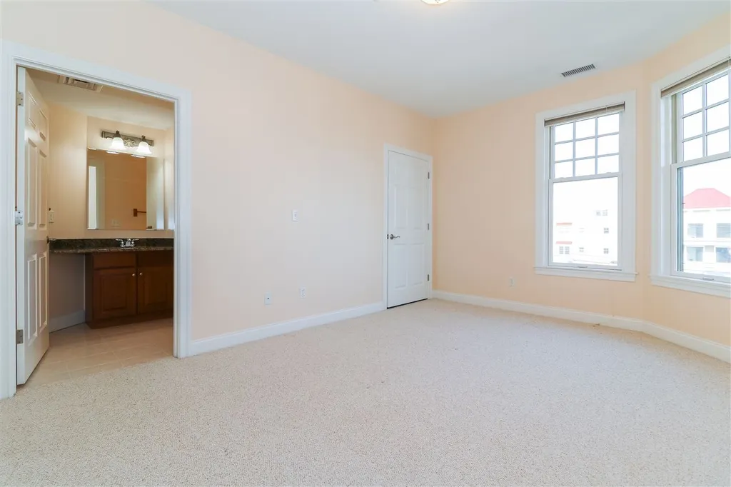 22 K Street Hampton NH 03842