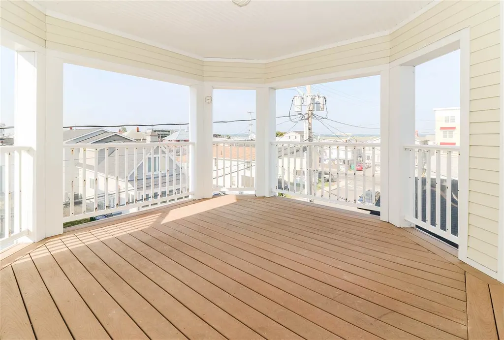 22 K Street Hampton NH 03842