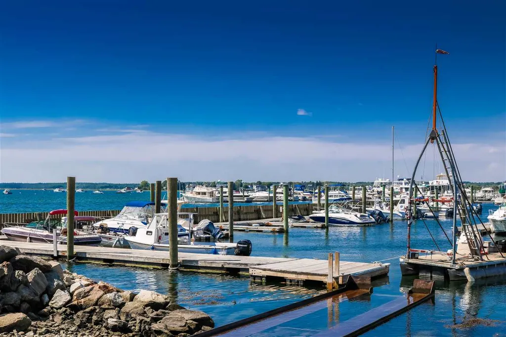 22 K Street Hampton NH 03842