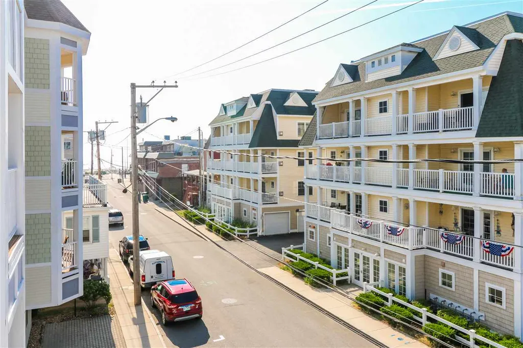 22 K Street Hampton NH 03842