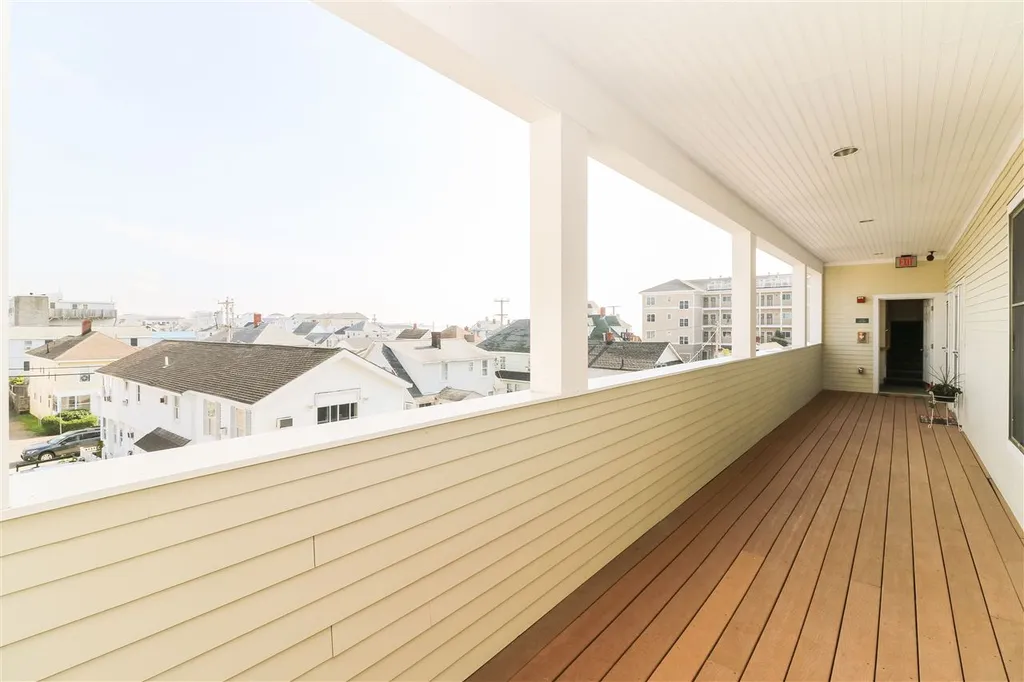22 K Street Hampton NH 03842