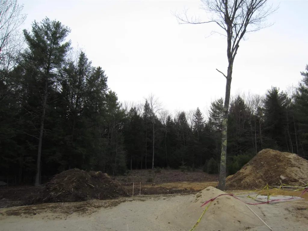 44 Memory Lane Loudon NH 03307