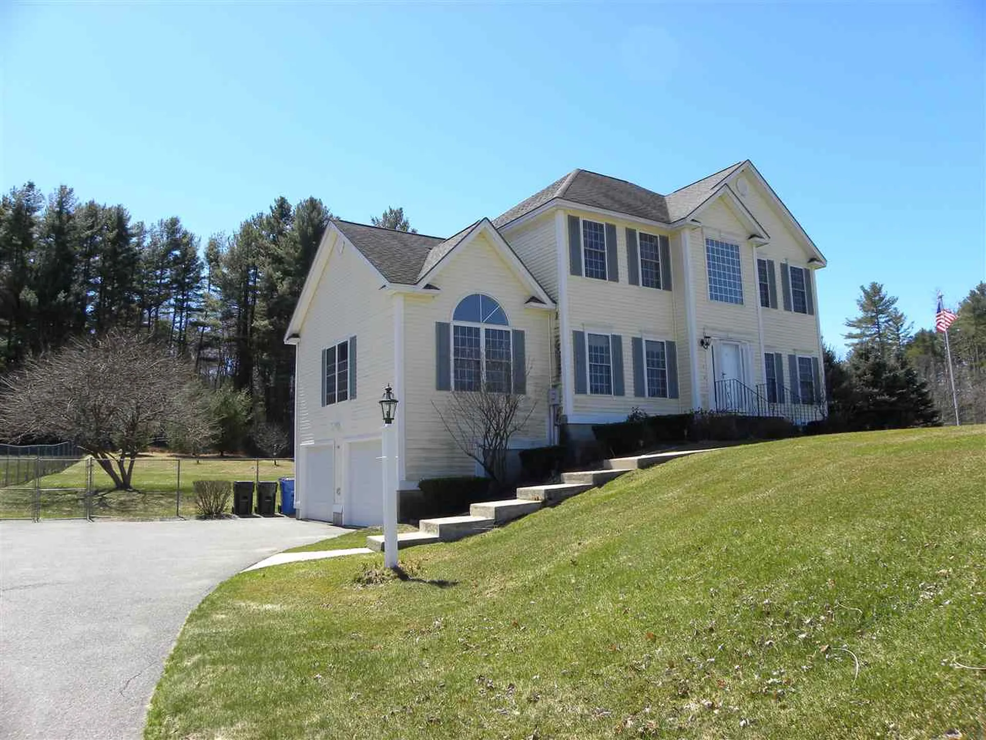 4 Checkerberry Lane Londonderry NH 03053