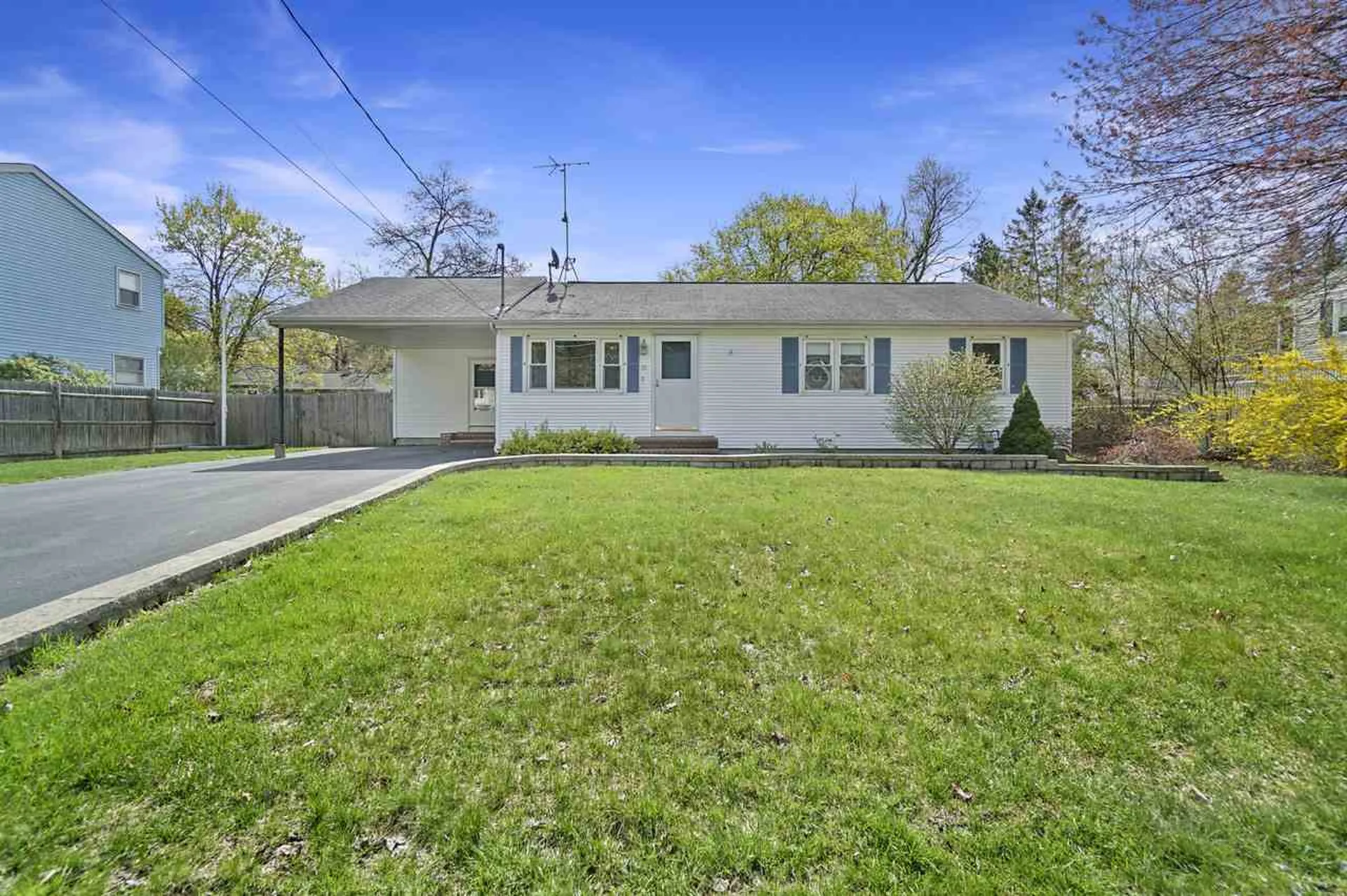 31 Cox Street Nashua NH 03064