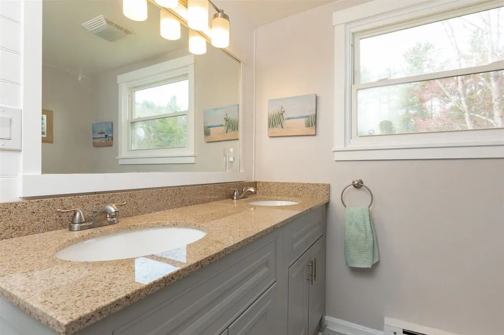 252 Exeter Road Hampton Falls NH 03844
