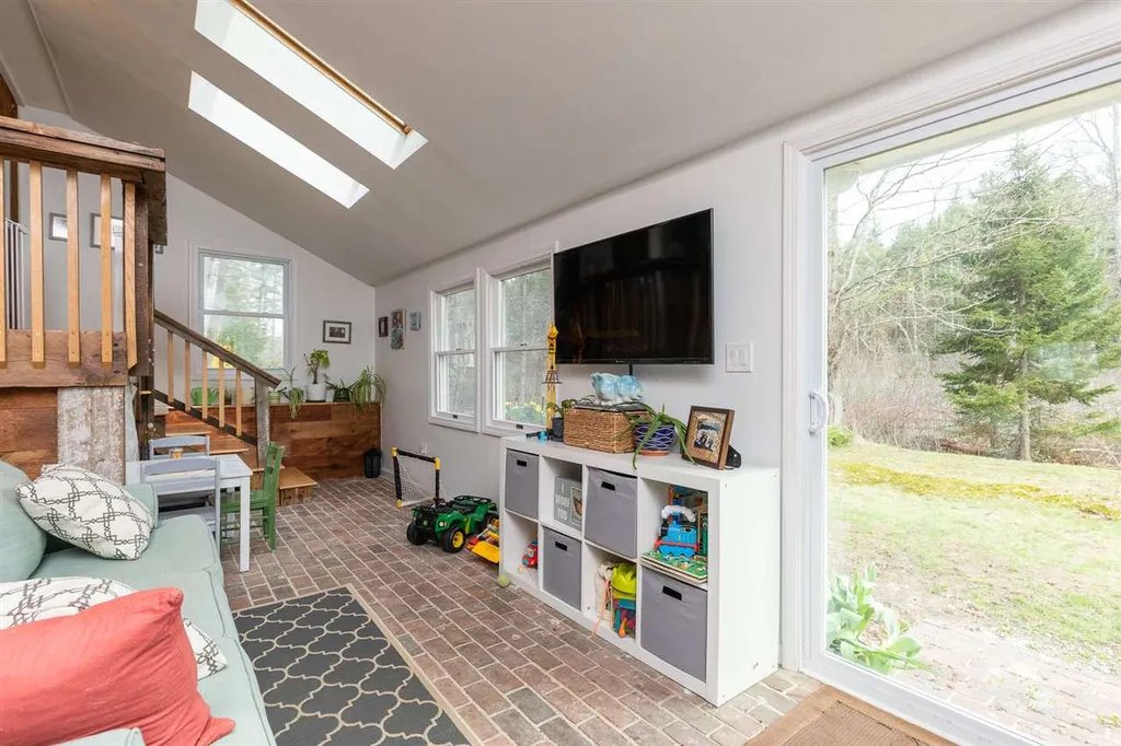 252 Exeter Road Hampton Falls NH 03844
