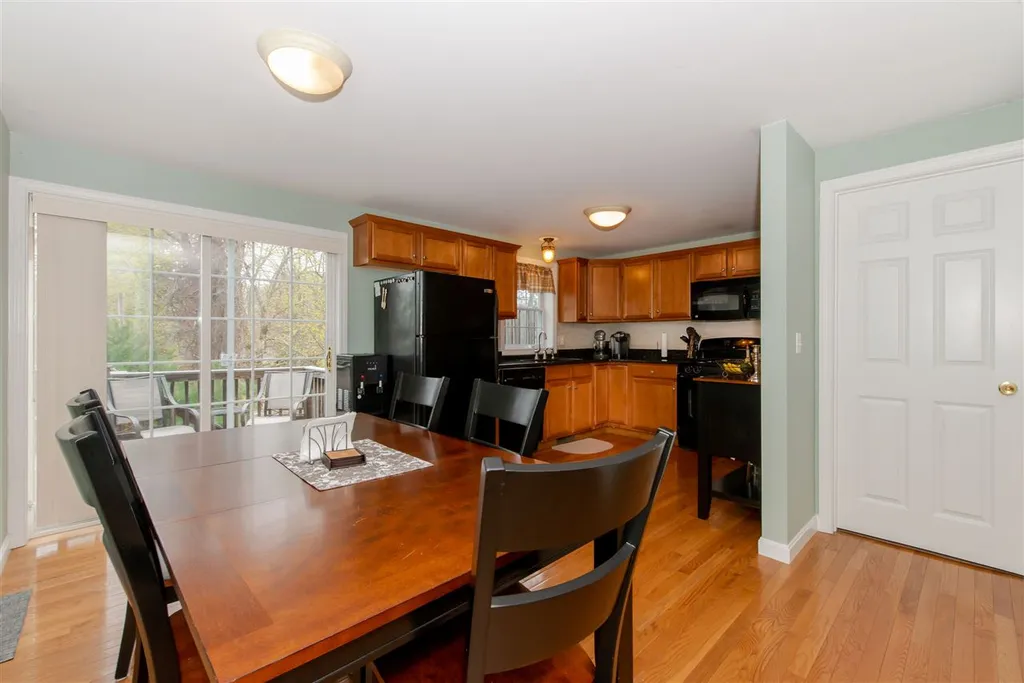 6 Pearson Way Epping NH 03042