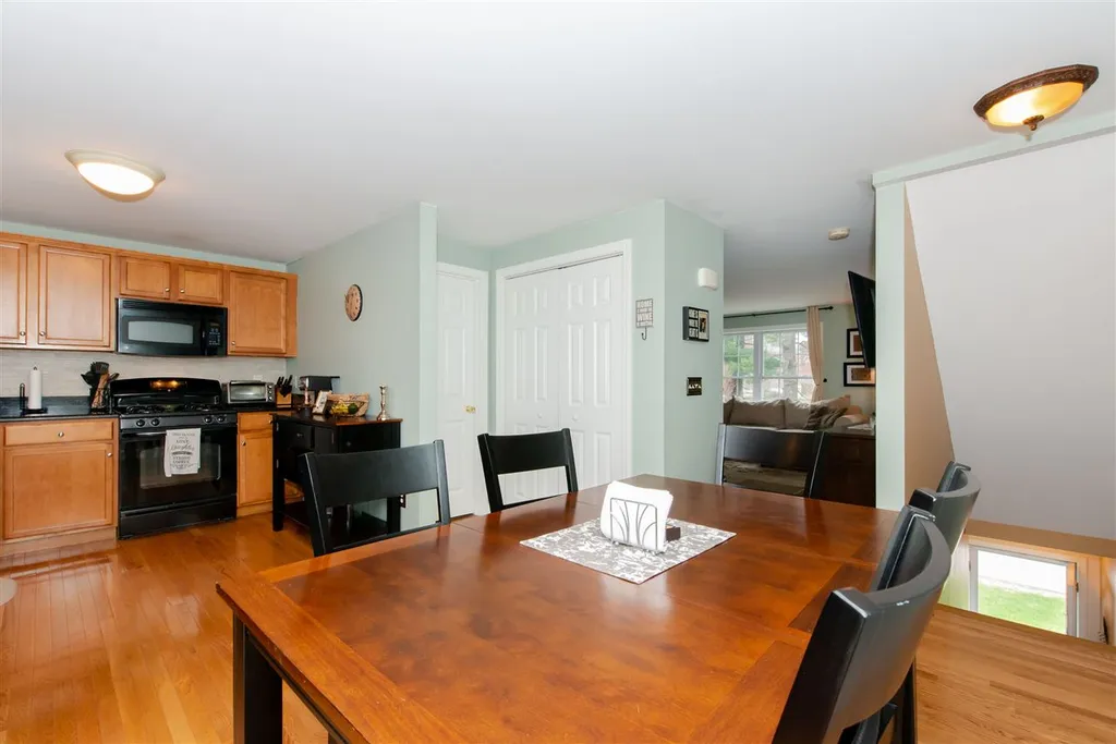 6 Pearson Way Epping NH 03042
