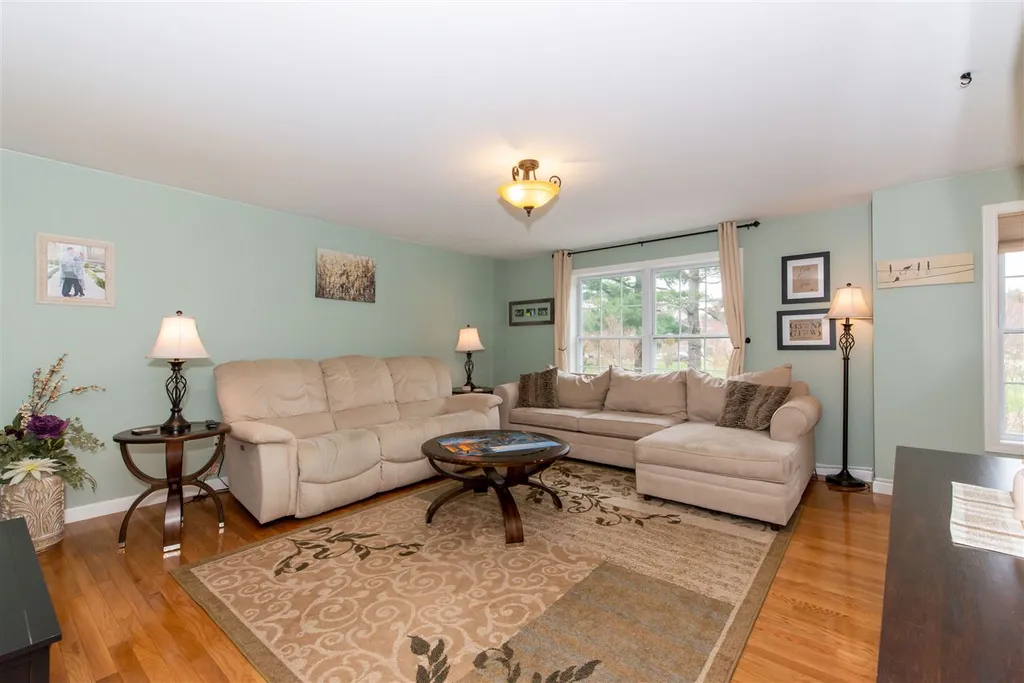 6 Pearson Way Epping NH 03042