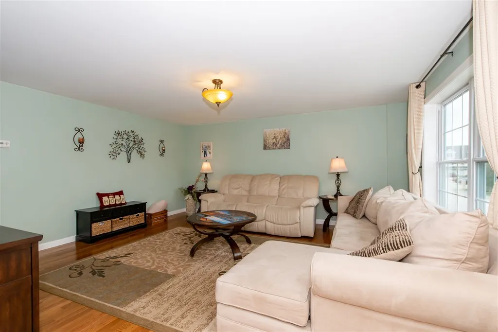 6 Pearson Way Epping NH 03042