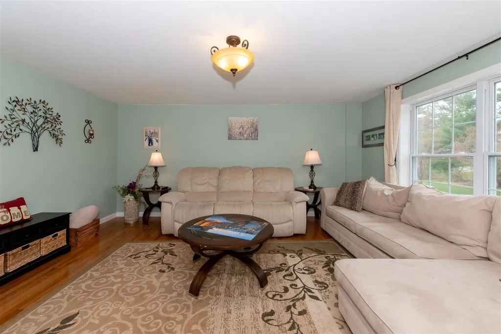 6 Pearson Way Epping NH 03042