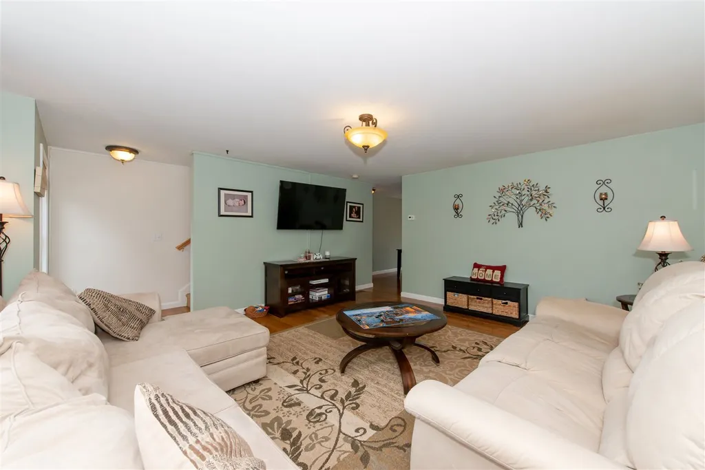 6 Pearson Way Epping NH 03042
