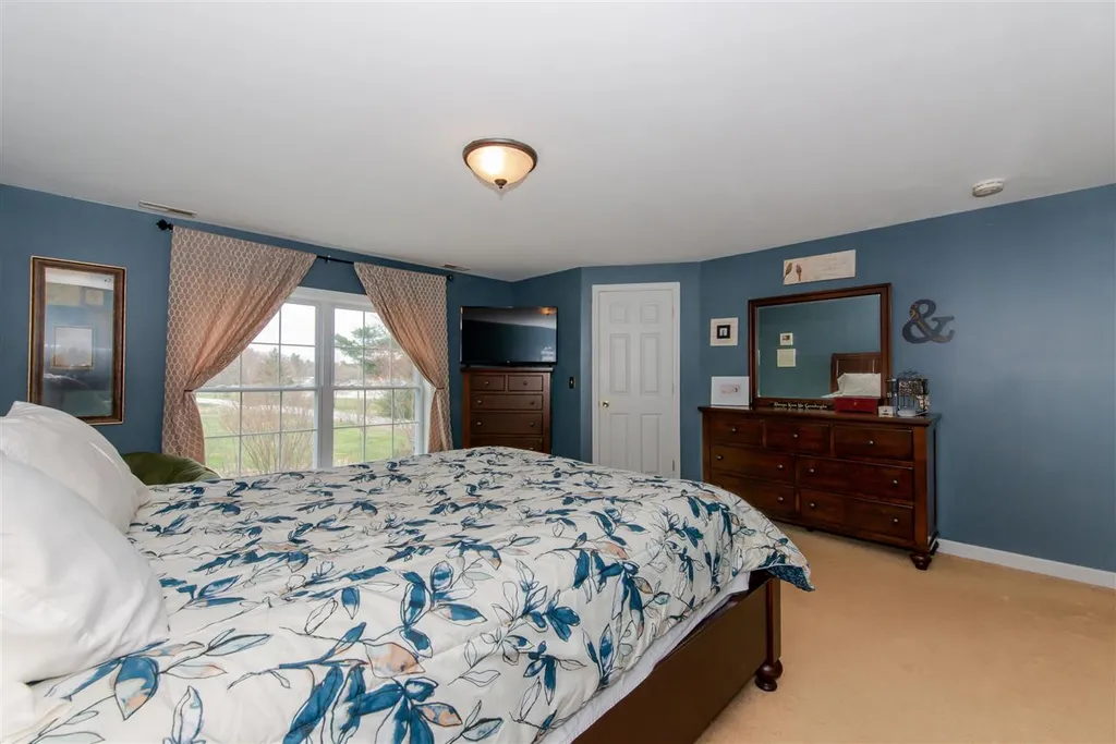 6 Pearson Way Epping NH 03042