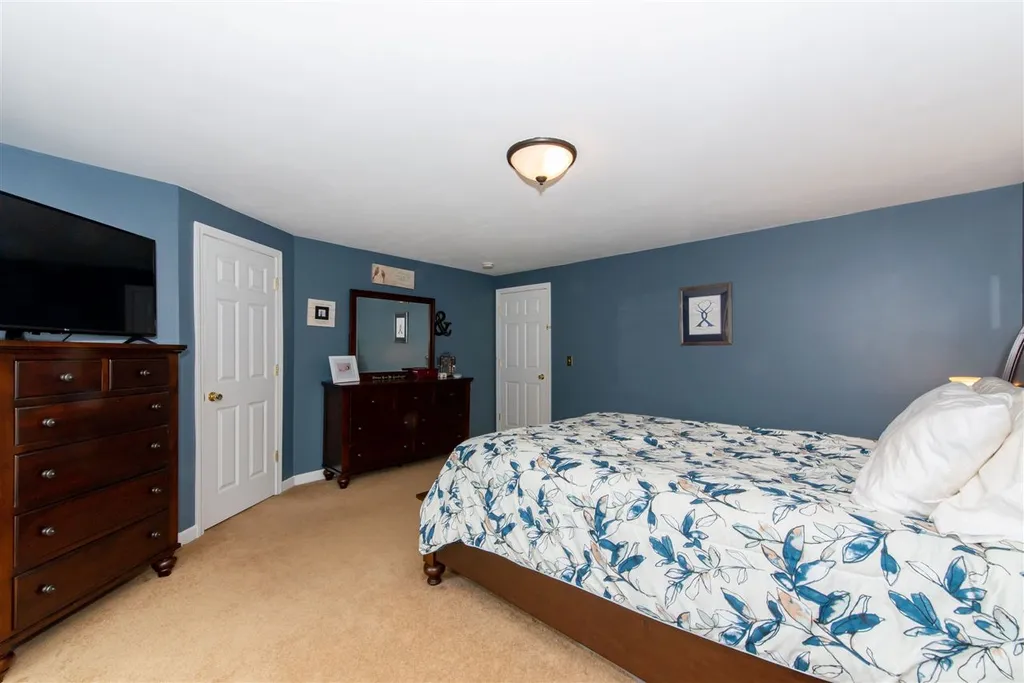 6 Pearson Way Epping NH 03042