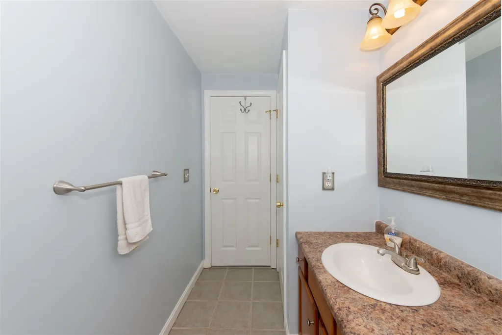 6 Pearson Way Epping NH 03042