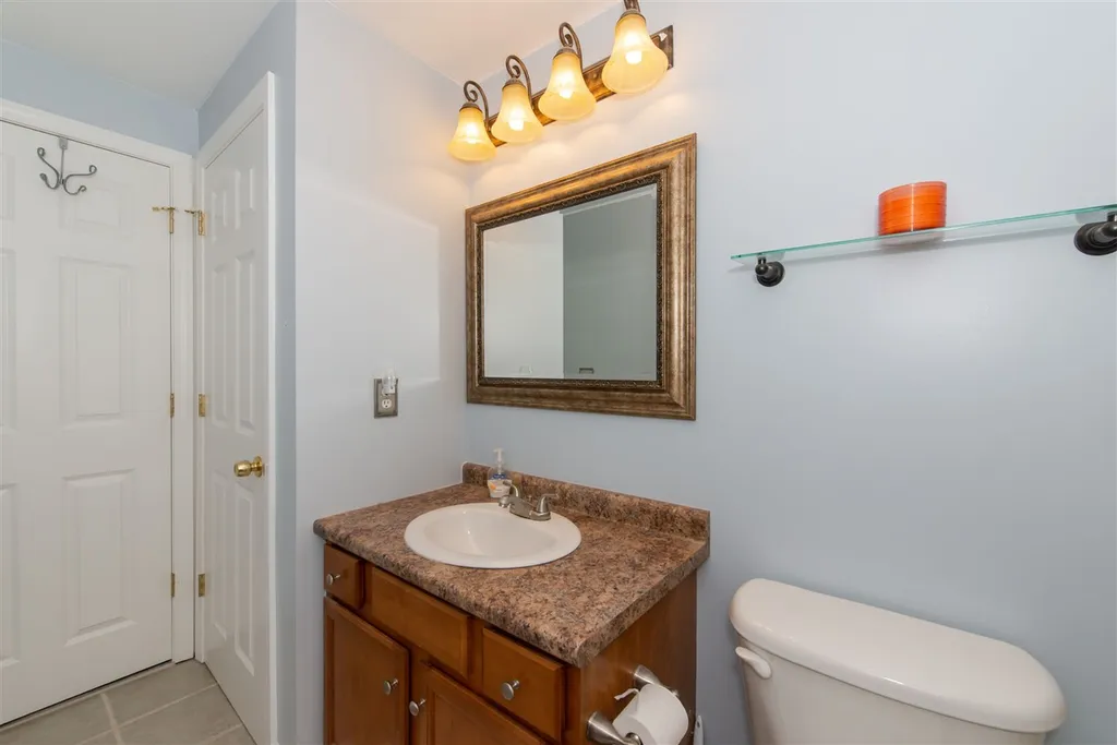 6 Pearson Way Epping NH 03042