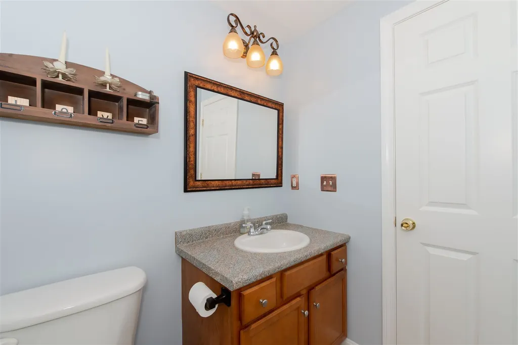 6 Pearson Way Epping NH 03042