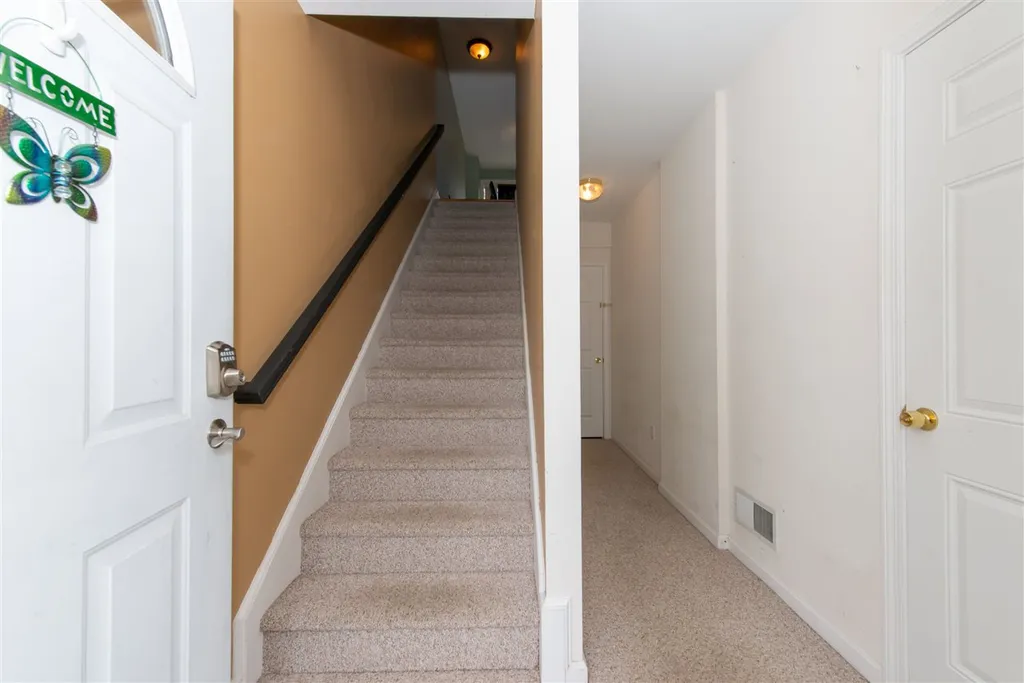 6 Pearson Way Epping NH 03042