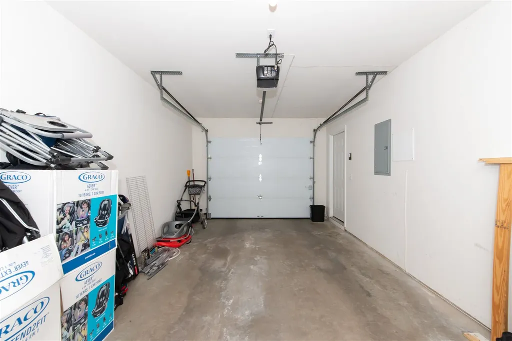 6 Pearson Way Epping NH 03042