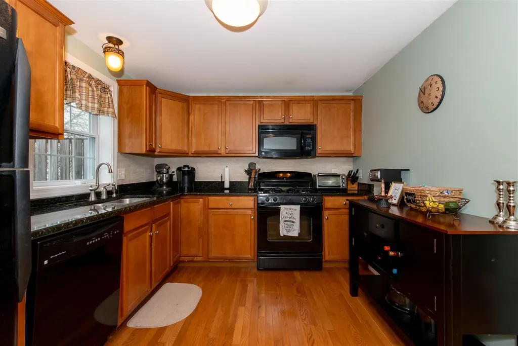 6 Pearson Way Epping NH 03042