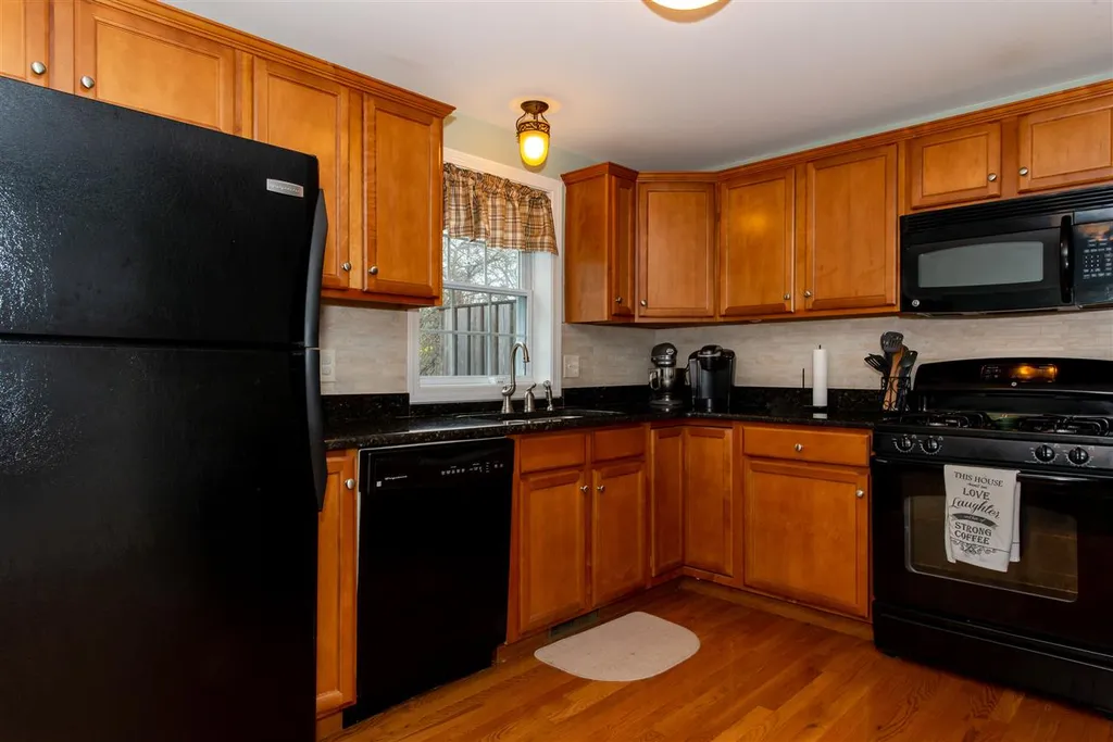 6 Pearson Way Epping NH 03042