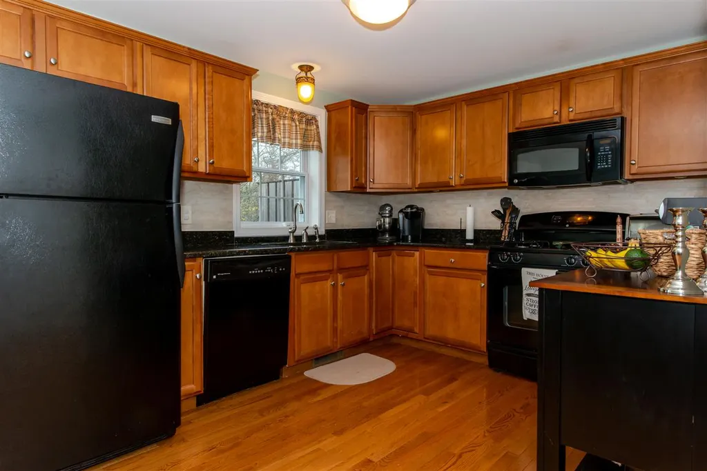 6 Pearson Way Epping NH 03042