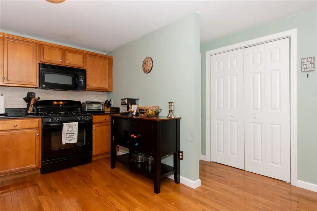 6 Pearson Way Epping NH 03042
