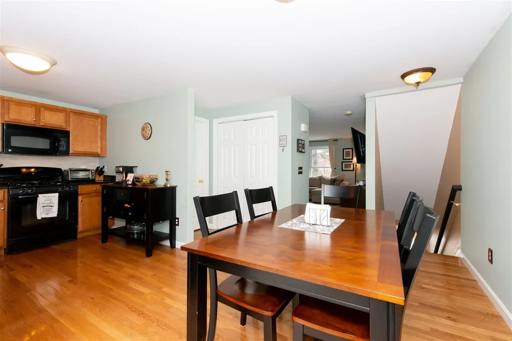 6 Pearson Way Epping NH 03042