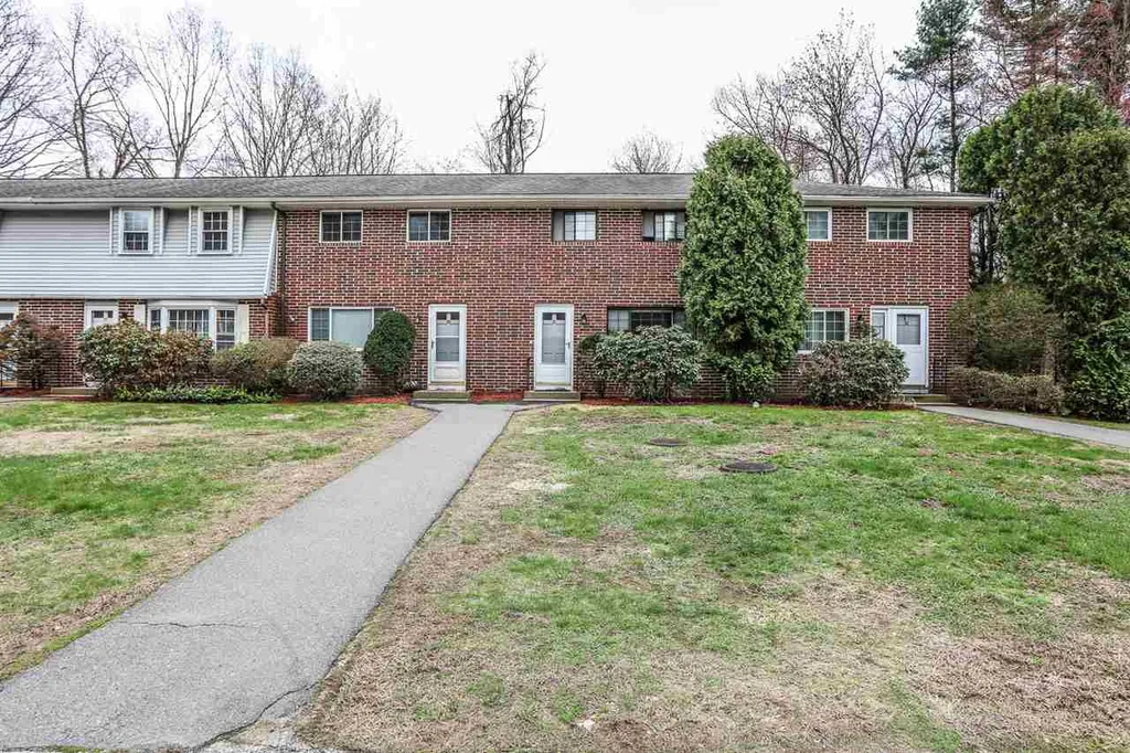 31 Oakridge Drive Londonderry NH 03053