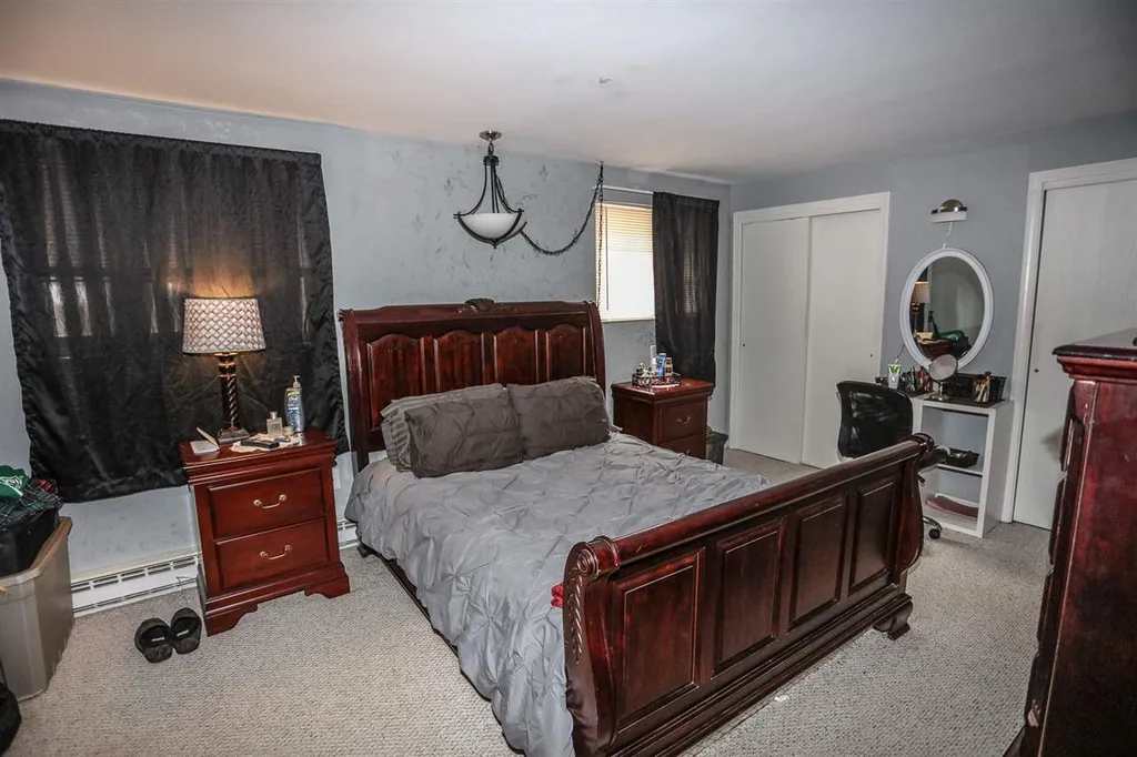 31 Oakridge Drive Londonderry NH 03053