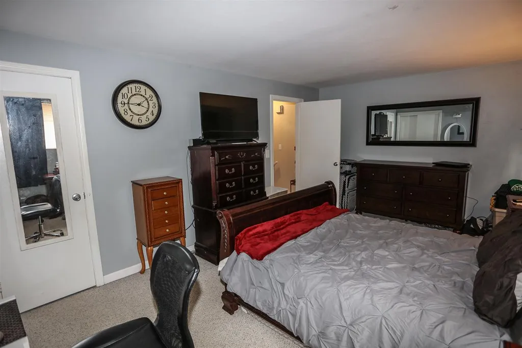 31 Oakridge Drive Londonderry NH 03053