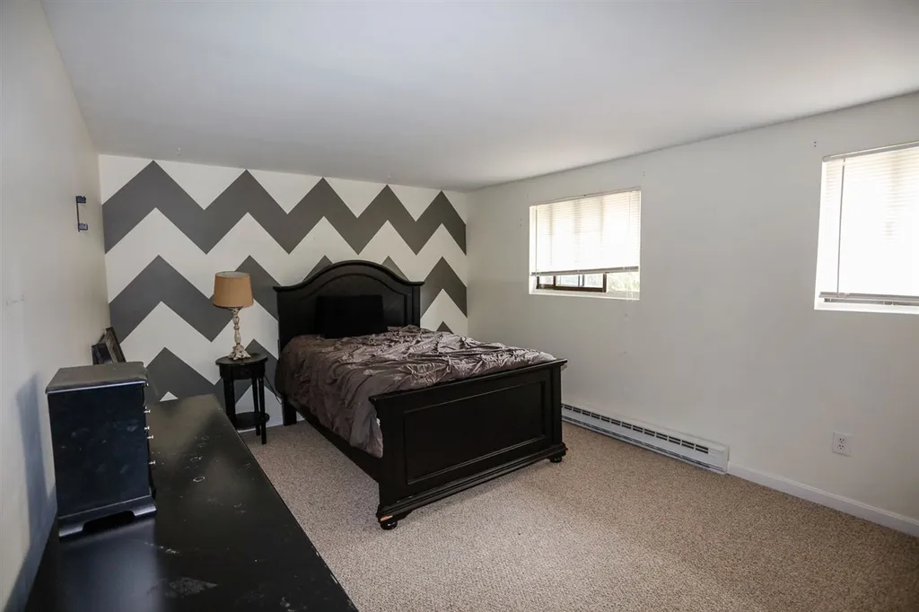 31 Oakridge Drive Londonderry NH 03053