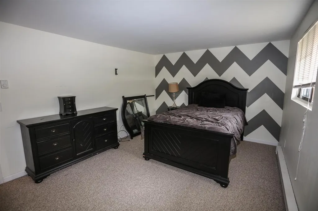31 Oakridge Drive Londonderry NH 03053