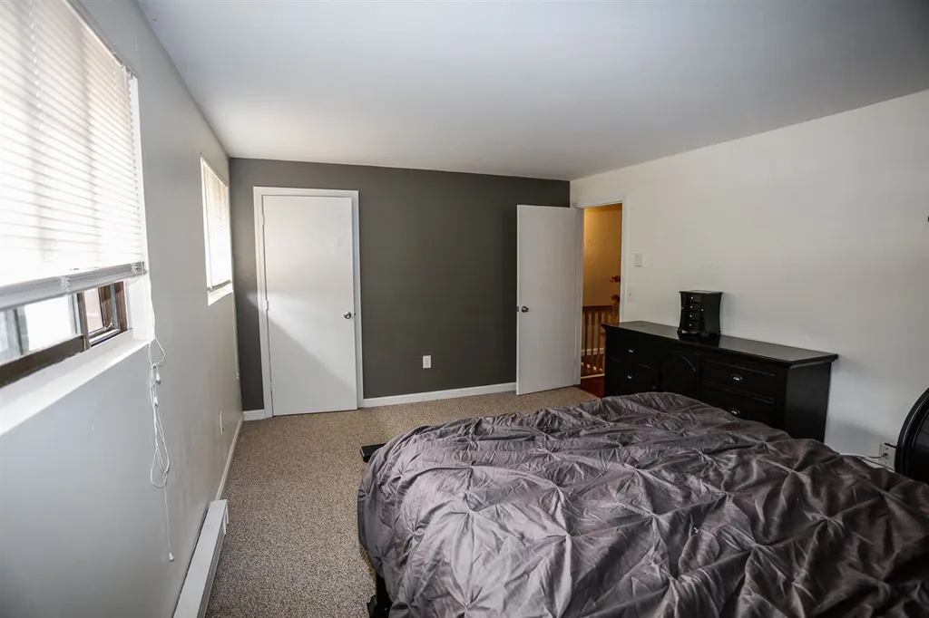 31 Oakridge Drive Londonderry NH 03053