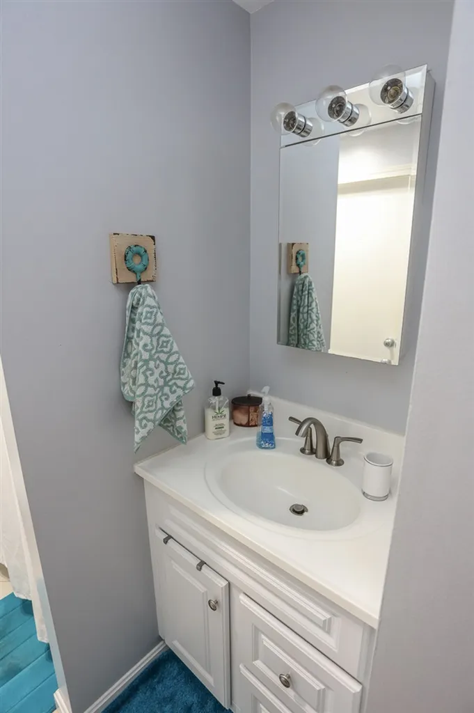 31 Oakridge Drive Londonderry NH 03053
