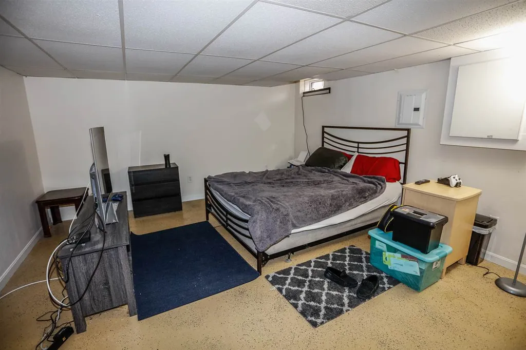 31 Oakridge Drive Londonderry NH 03053