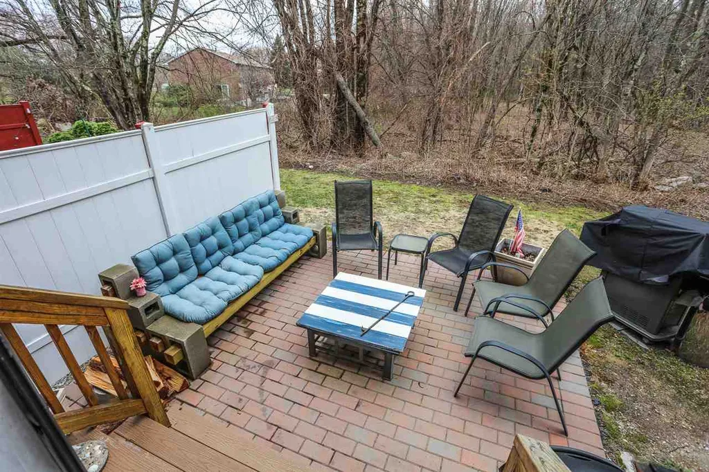 31 Oakridge Drive Londonderry NH 03053