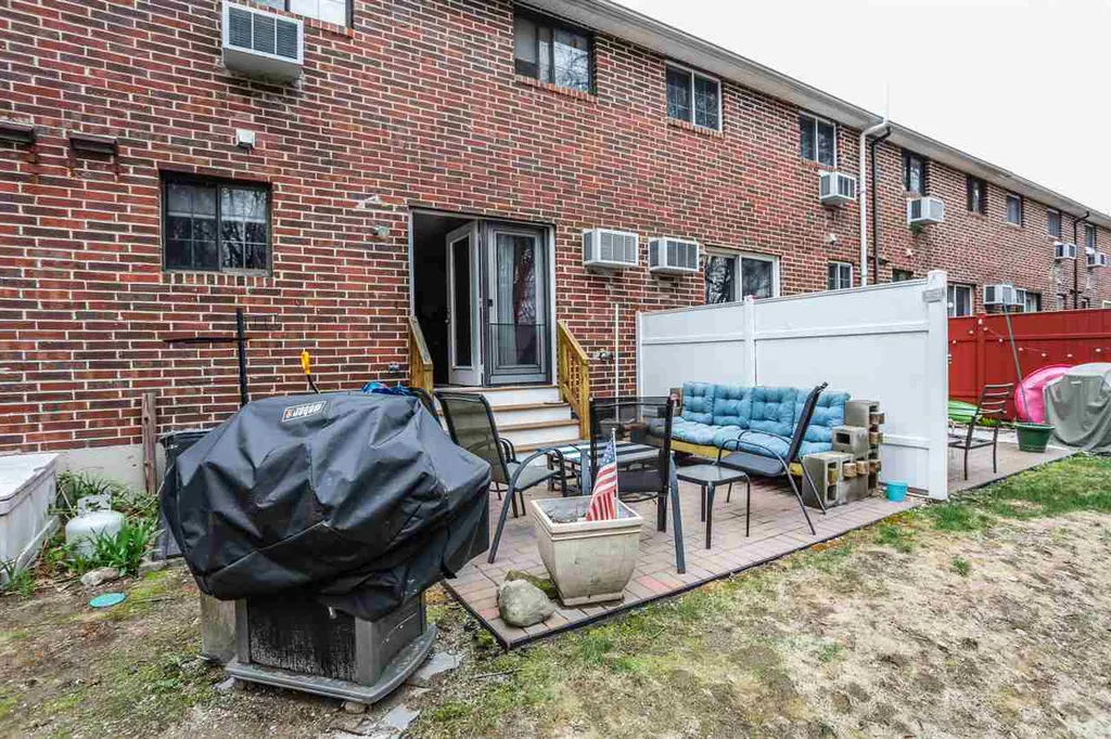 31 Oakridge Drive Londonderry NH 03053