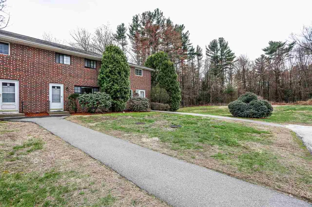 31 Oakridge Drive Londonderry NH 03053